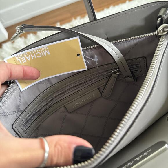 Micheal kors bag leather - Picture 8 of 8